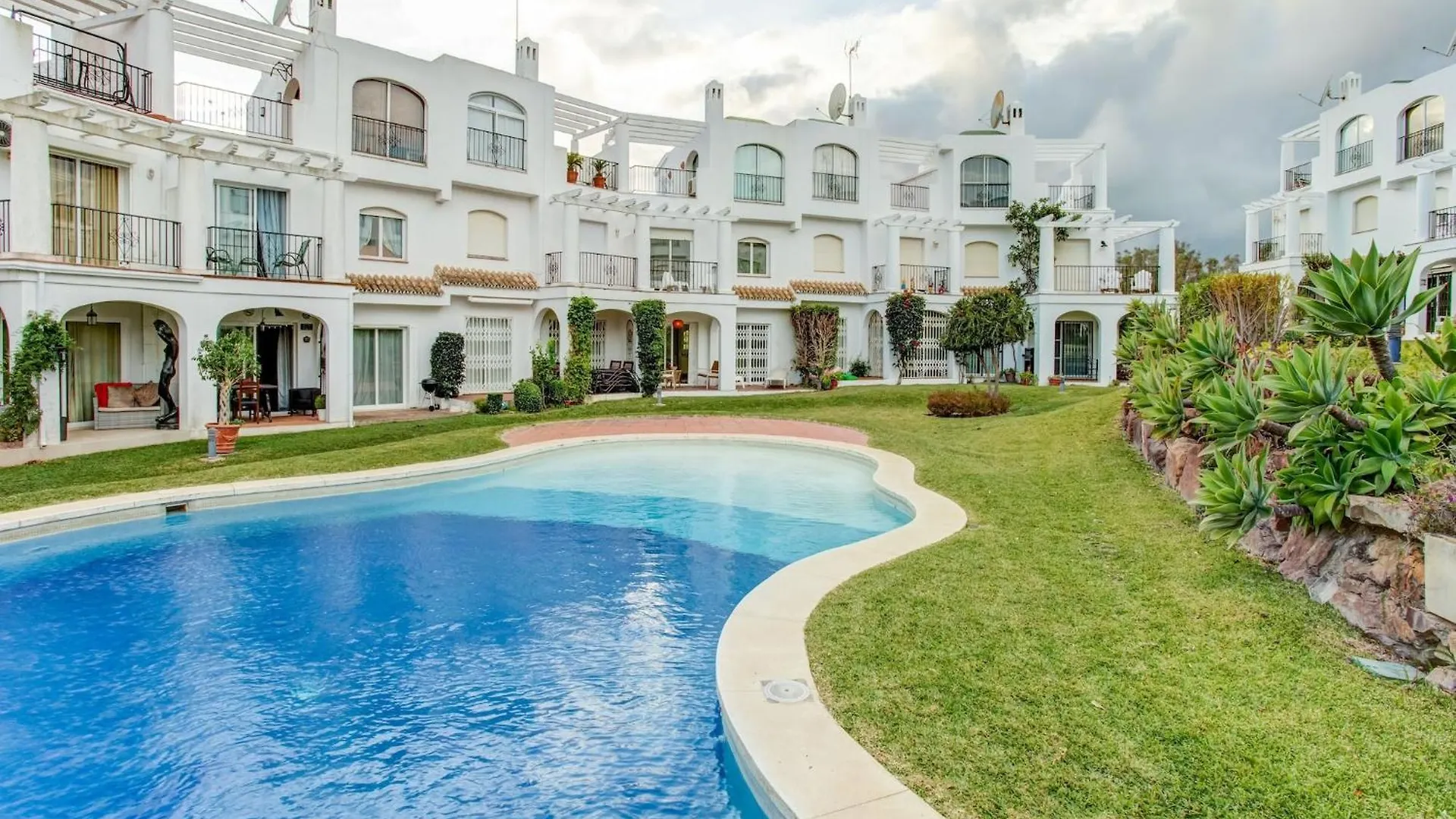 Belvilla By Oyo Altos Del Golf Манилва 0*,